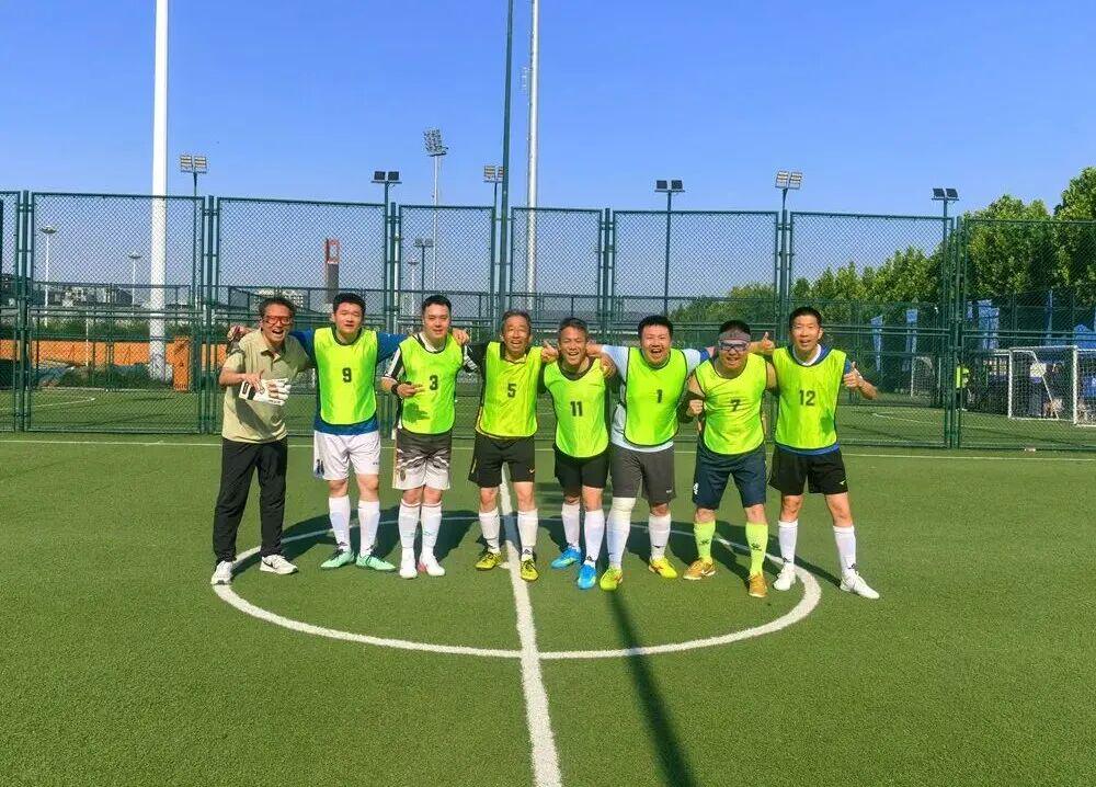 ESPN记者:皇马为琼阿梅尼标价9000万欧,今夏或出售他;邮报:曼联未来数月可能会和B费进行新合同谈判